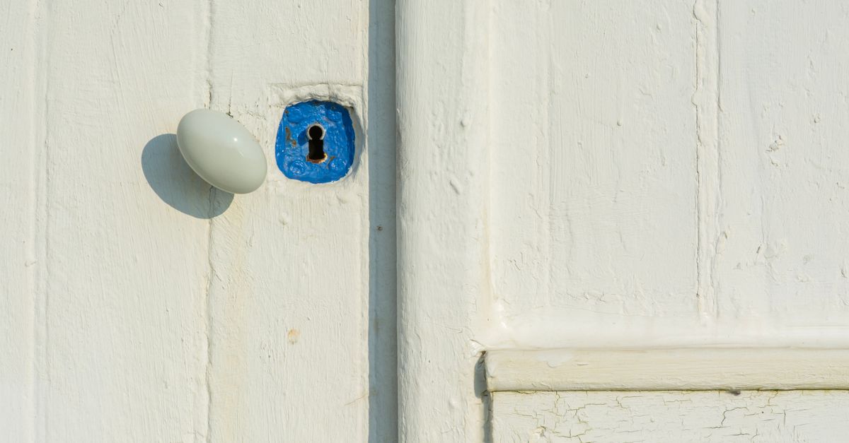 Door Knob Lock vs. Deadbolt: Which Does Your Door Need? — Corona Del Mar Locksmith Inc